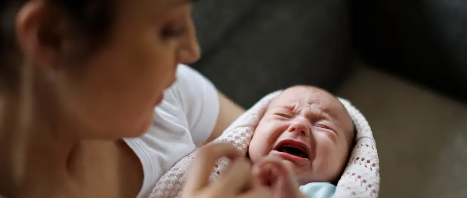 how to calm a crying baby naturally